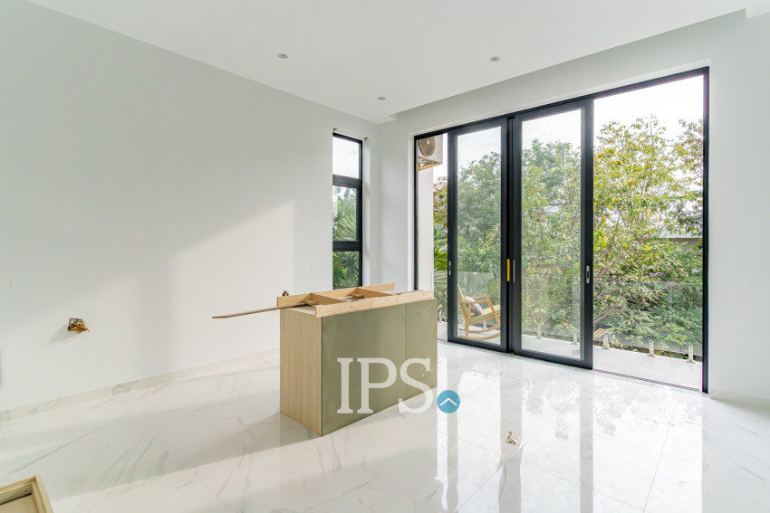 10 Bedroom Luxury Villa  For Sale - Koh Kra Bei, Phnom Penh