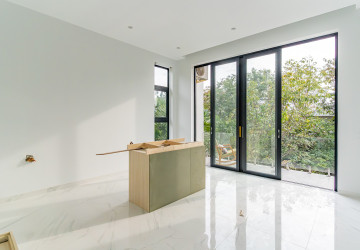 10 Bedroom Luxury Villa  For Sale - Koh Kra Bei, Phnom Penh thumbnail