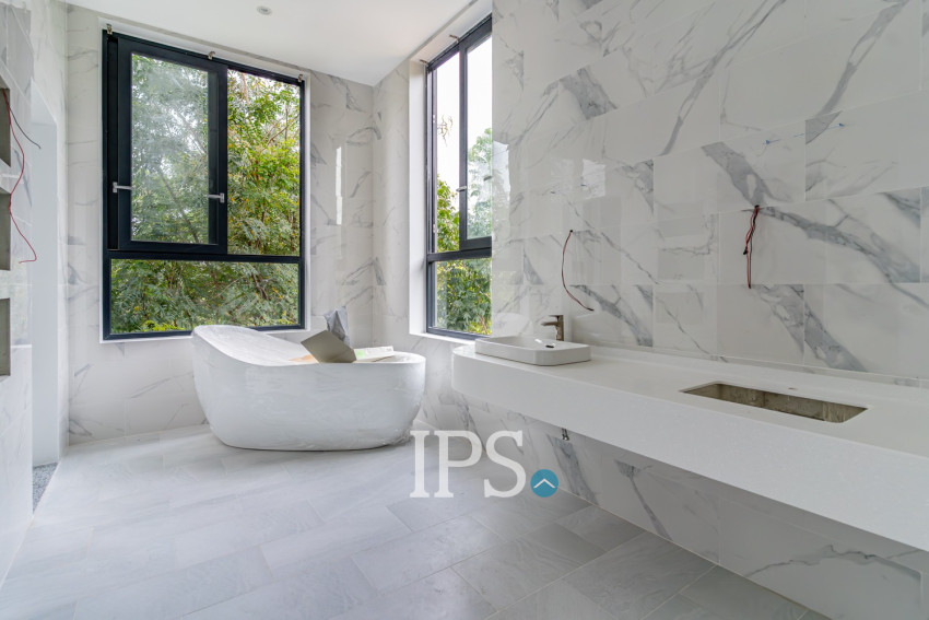 10 Bedroom Luxury Villa  For Sale - Koh Kra Bei, Phnom Penh