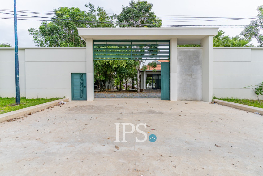10 Bedroom Luxury Villa  For Sale - Koh Kra Bei, Phnom Penh