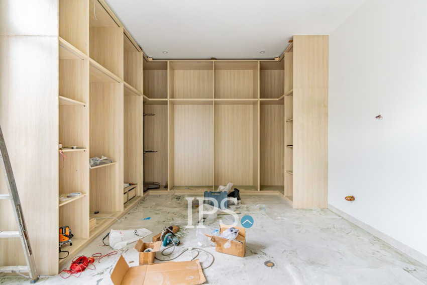 10 Bedroom Luxury Villa  For Sale - Koh Kra Bei, Phnom Penh