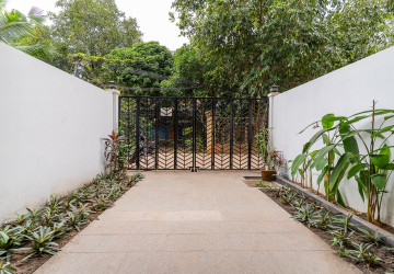 4 Bedroom Flat For Rent - Sala Kamreuk, Siem Reap thumbnail