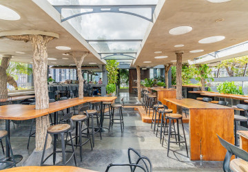 3 Bedroom Serviced Apartment For Rent - Tonle Bassac, Phnom Penh thumbnail