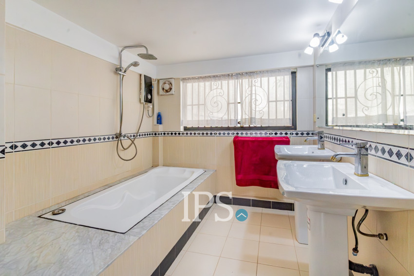 6 Bedroom Townhouse For Sale - Chey Chumneah, Phnom Penh