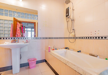 6 Bedroom Townhouse For Sale - Chey Chumneah, Phnom Penh thumbnail