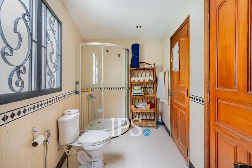 6 Bedroom Townhouse For Sale - Chey Chumneah, Phnom Penh