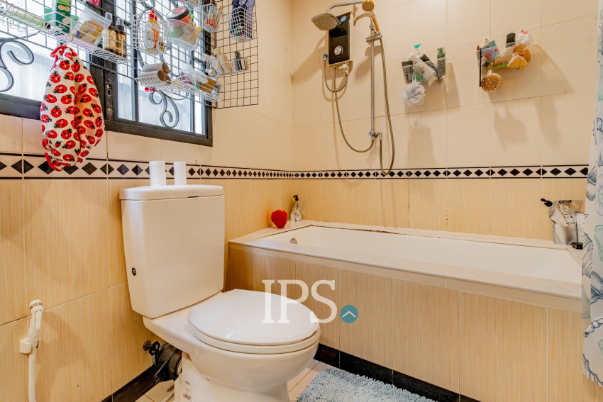 6 Bedroom Townhouse For Sale - Chey Chumneah, Phnom Penh