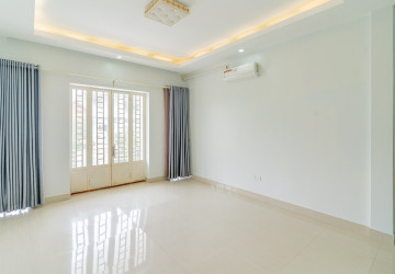 4 Bedroom Link House For Sale - Borey JC,  Krang Thnong, Sen Sok, Phnom Penh thumbnail