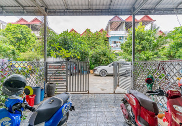 4 Bedroom Link House For Sale - Borey JC,  Krang Thnong, Sen Sok, Phnom Penh thumbnail