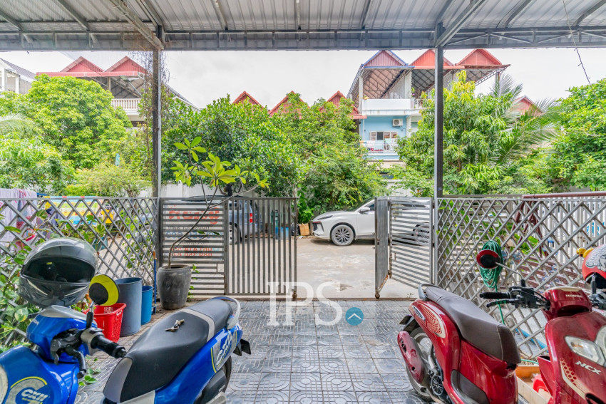 4 Bedroom Link House For Sale - Borey JC,  Krang Thnong, Sen Sok, Phnom Penh