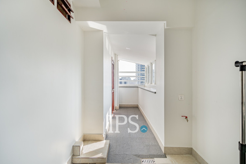 3 Bedroom Serviced Apartment For Rent - Tonle Bassac, Phnom Penh