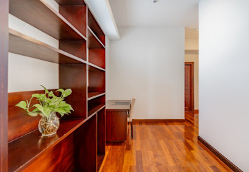 3 Bedroom Serviced Apartment For Rent - Tonle Bassac, Phnom Penh thumbnail