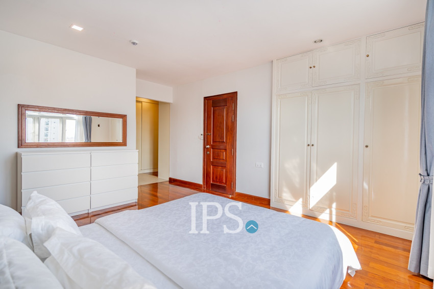 3 Bedroom Serviced Apartment For Rent - Tonle Bassac, Phnom Penh