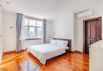 3 Bedroom Serviced Apartment For Rent - Tonle Bassac, Phnom Penh thumbnail