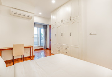 3 Bedroom Serviced Apartment For Rent - Tonle Bassac, Phnom Penh thumbnail