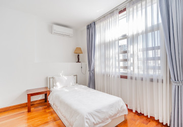 3 Bedroom Serviced Apartment For Rent - Tonle Bassac, Phnom Penh thumbnail