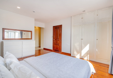 3 Bedroom Serviced Apartment For Rent - Tonle Bassac, Phnom Penh thumbnail