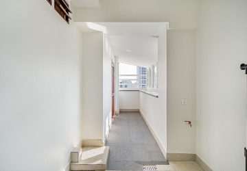 3 Bedroom Serviced Apartment For Rent - Tonle Bassac, Phnom Penh thumbnail