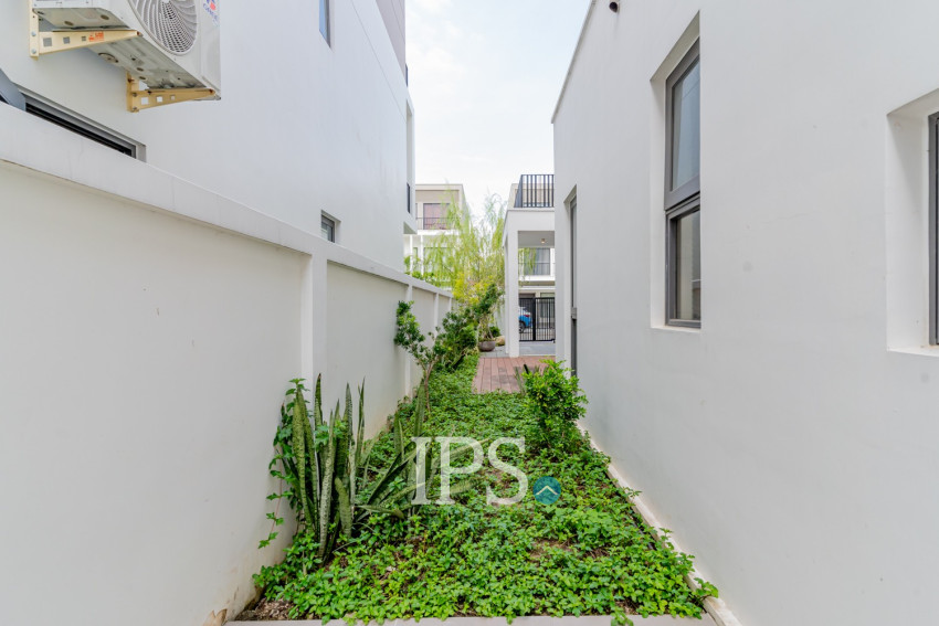 4 Bedroom Villa Klem For Rent - Chankiri Palm Creek, Preaek Kampues, Phnom Penh