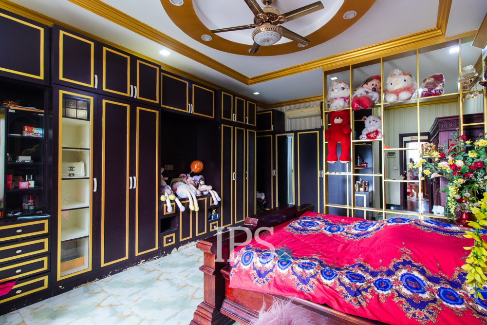 4 Bedroom Shophouse For Rent - Svay Dangkum, Siem Reap - Image 11
