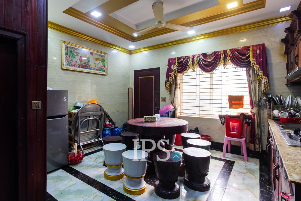 4 Bedroom Shophouse For Rent - Svay Dangkum, Siem Reap - Image 4