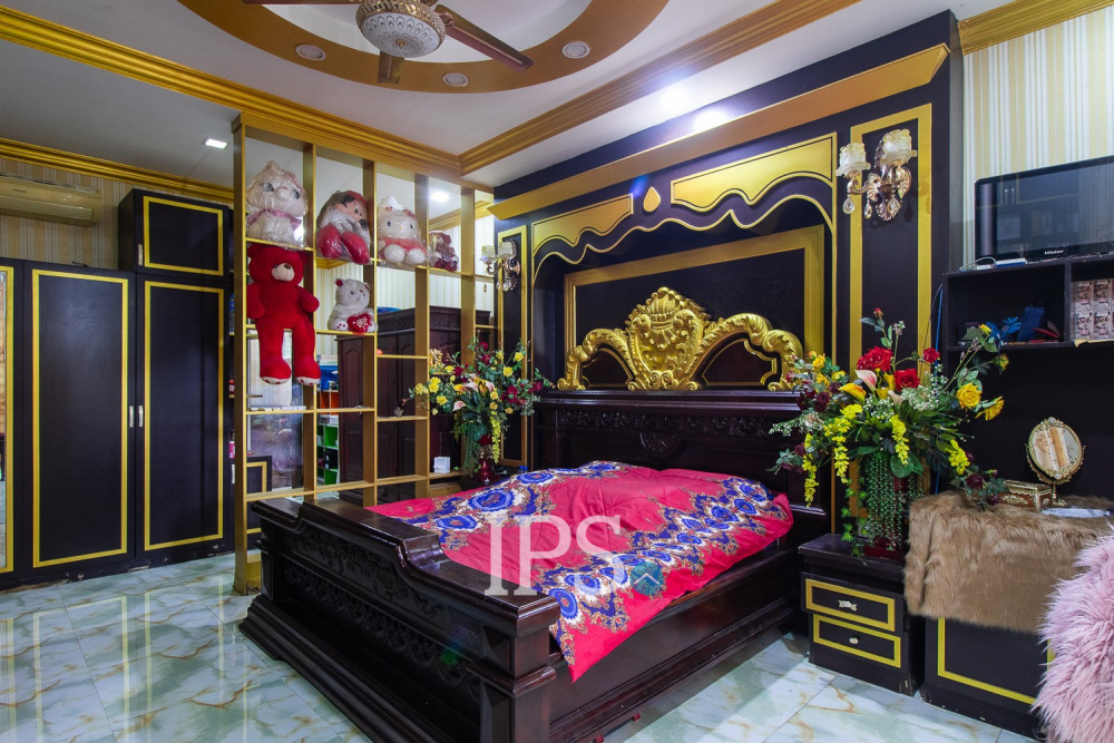 4 Bedroom Shophouse For Rent - Svay Dangkum, Siem Reap - Image 9