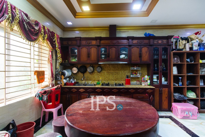 4 Bedroom Shophouse For Rent - Svay Dangkum, Siem Reap