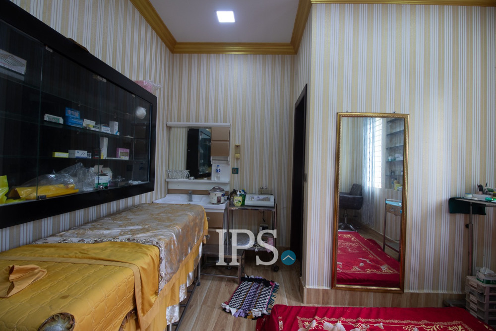 4 Bedroom Shophouse For Rent - Svay Dangkum, Siem Reap - Image 16