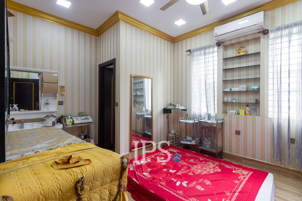 4 Bedroom Shophouse For Rent - Svay Dangkum, Siem Reap - Image 15