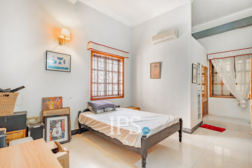 Renovated 3 Bedroom Apartment For Sale - Phsar Thmei 3, Phnom Penh