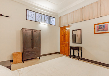 Renovated 3 Bedroom Apartment For Sale - Phsar Thmei 3, Phnom Penh thumbnail