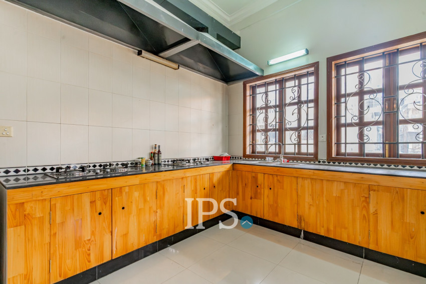 Renovated 3 Bedroom Apartment For Sale - Phsar Thmei 3, Phnom Penh