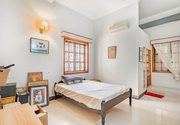 Renovated 3 Bedroom Apartment For Sale - Phsar Thmei 3, Phnom Penh thumbnail