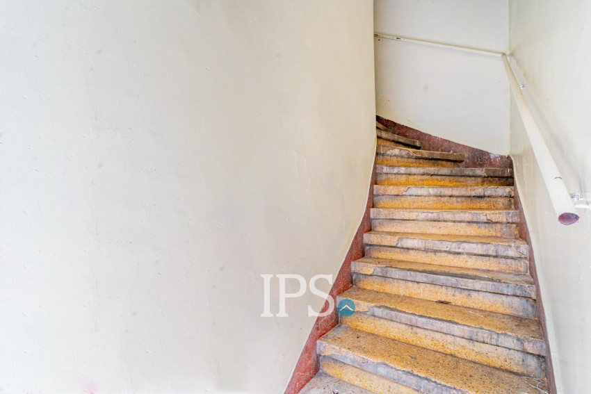 Renovated 3 Bedroom Apartment For Sale - Phsar Thmei 3, Phnom Penh