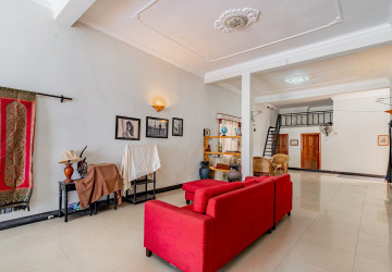 Renovated 3 Bedroom Apartment For Sale - Phsar Thmei 3, Phnom Penh thumbnail