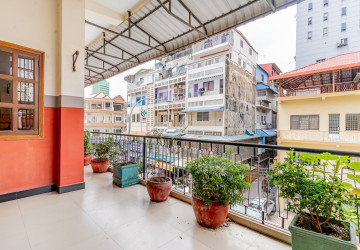 Renovated 3 Bedroom Apartment For Sale - Phsar Thmei 3, Phnom Penh thumbnail