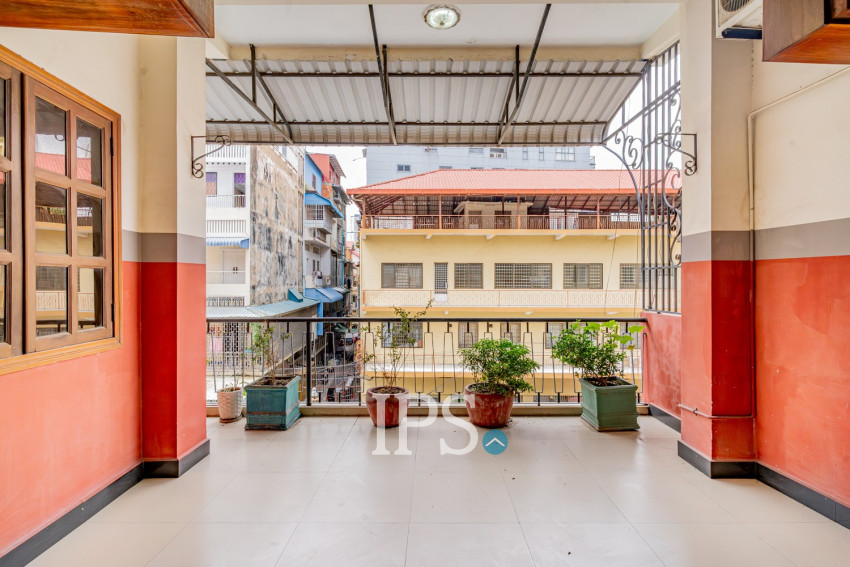 Renovated 3 Bedroom Apartment For Sale - Phsar Thmei 3, Phnom Penh