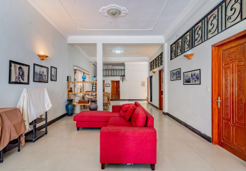 Renovated 3 Bedroom Apartment For Sale - Phsar Thmei 3, Phnom Penh thumbnail