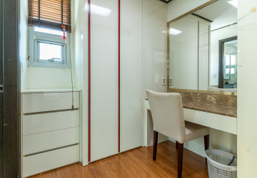 27th Floor 3 Bedroom Condo For Sale - Decastle Royal, BKK1,  Phnom Penh thumbnail