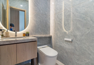 33nd Floor Premium Residence 3 Bedroom Condo For Sale - UC88, BKK1, Phnom Penh thumbnail