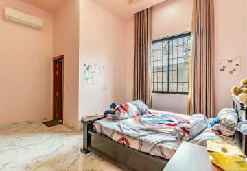 5 Bedroom Villa For Rent - Prey Sor, Phnom Penh thumbnail