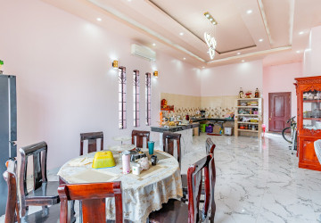5 Bedroom Villa For Rent - Prey Sor, Phnom Penh thumbnail