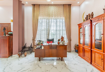 5 Bedroom Villa For Rent - Prey Sor, Phnom Penh thumbnail