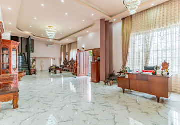 5 Bedroom Villa For Rent - Prey Sor, Phnom Penh thumbnail