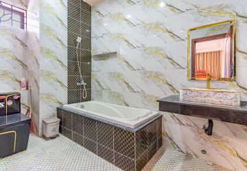 5 Bedroom Villa For Rent - Prey Sor, Phnom Penh thumbnail