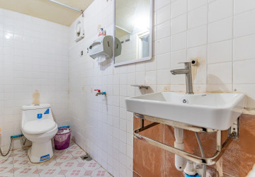 6 Bedroom Shophouse For Rent - BKK1, Phnom Penh thumbnail