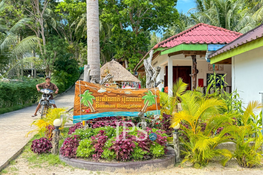 Beachfront Resort with Restaurant For Rent - Coconut Beach, Koh Rong Island