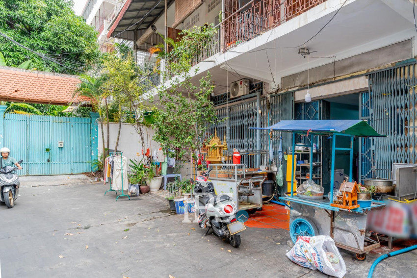 2 Bedroom Ground Floor For Sale - Chaktomukh, PhnomPenh