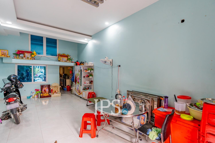 2 Bedroom Ground Floor For Sale - Chaktomukh, PhnomPenh