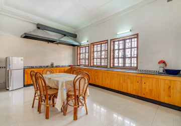 Renovated 3 Bedroom Apartment For Rent - Phsar Thmei 3, Phnom Penh thumbnail